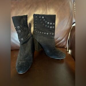 Gillio Collection Black Suede Grommet Ankle Boots – Size 6.5